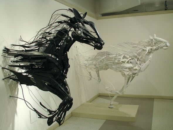 Скульптуры животных из пластиковых деталей