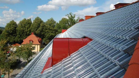 Ваша крыша может генерировать электричество с помощью этих стеклянных плит