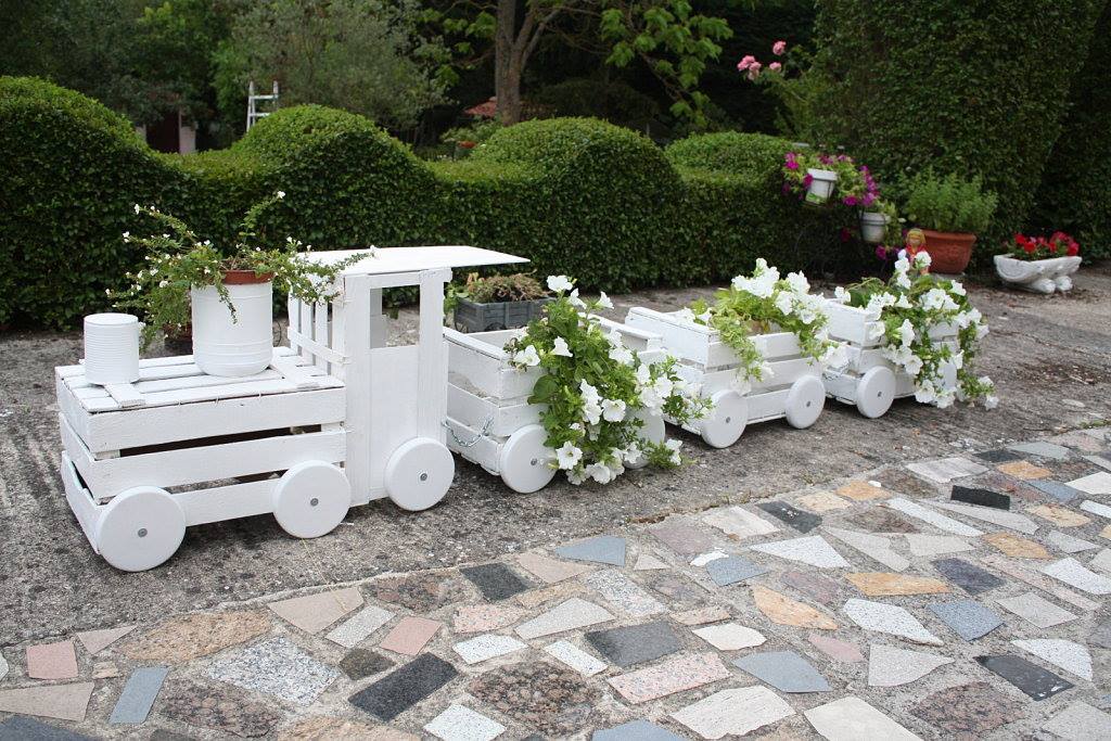 Train like planter created from old crates to adorn your garden ...