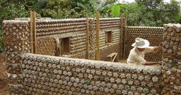 Как построить из пластиковых бутылок дом