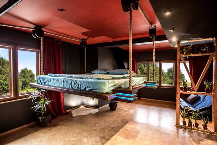 Великолепная висячая кровать для стильного дома