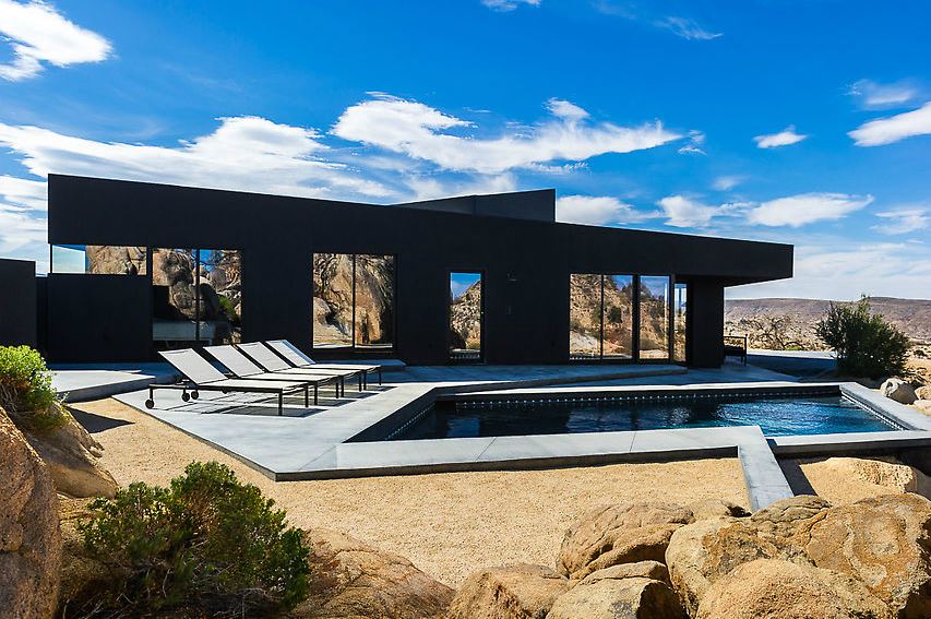 Excessively-Modern-House-in-Desert-01