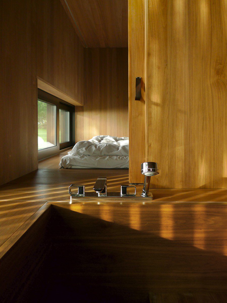 Unique-Wooden-Bathtub-Design-08