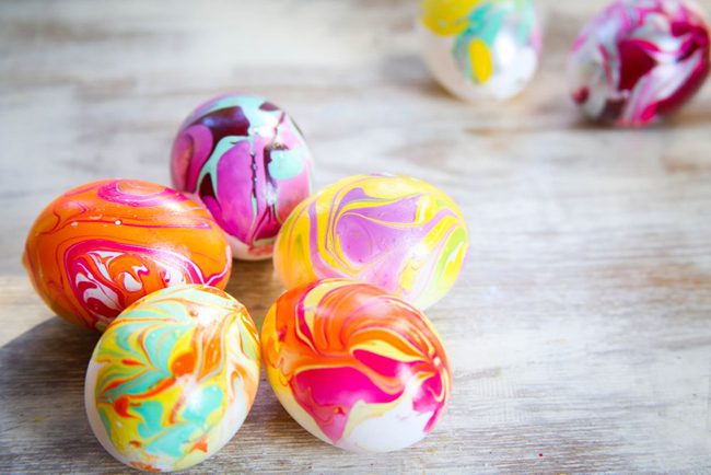DIY-Marbled-Easter-Eggs-04