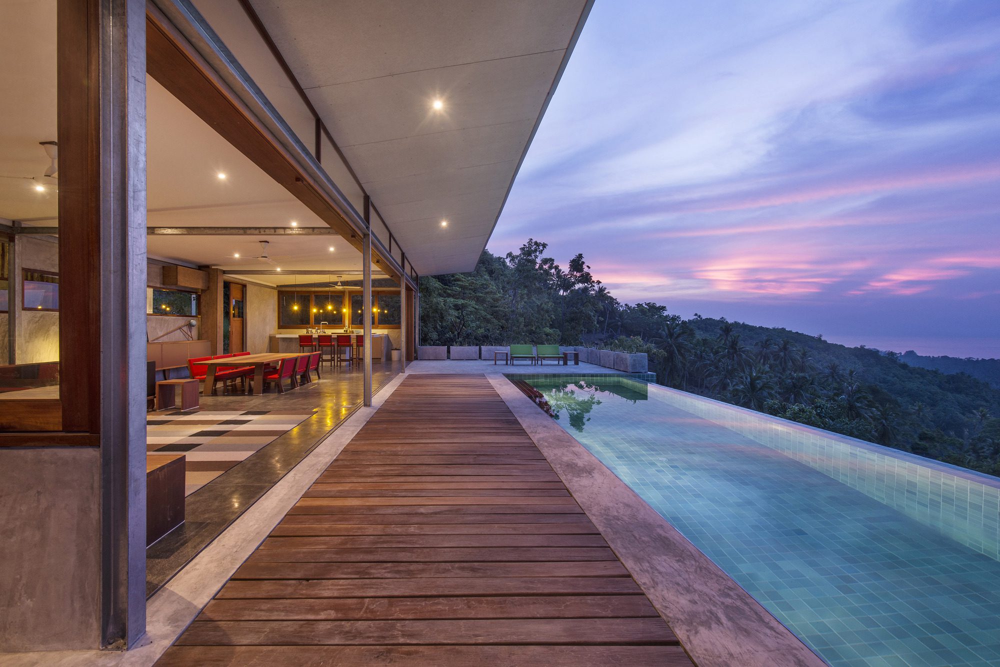 Stunning-Views-in-Thailand-The-Naked-House-06