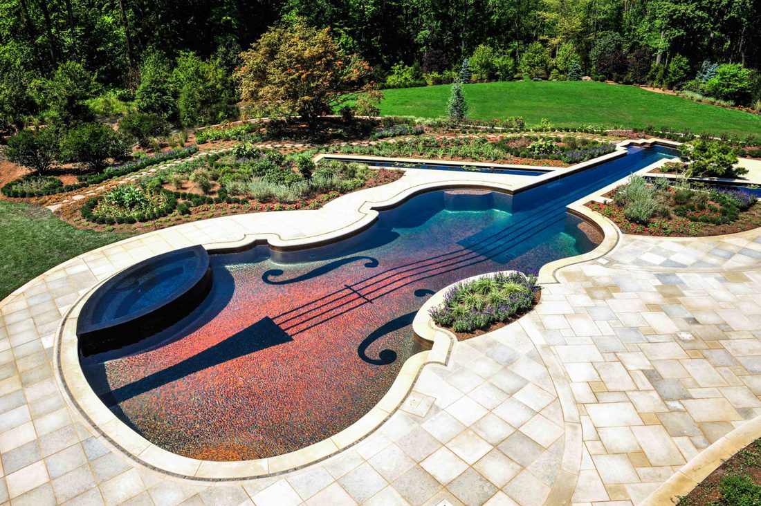 Violin-Shaped-Swimming-Pool-09