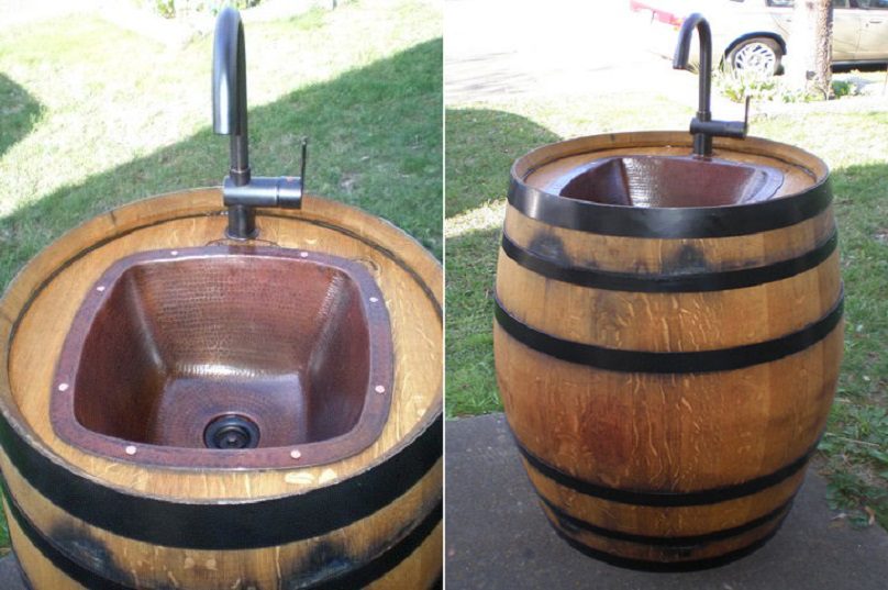 Outdoor-Sink-Made-of-a-Wine-Barrel-01