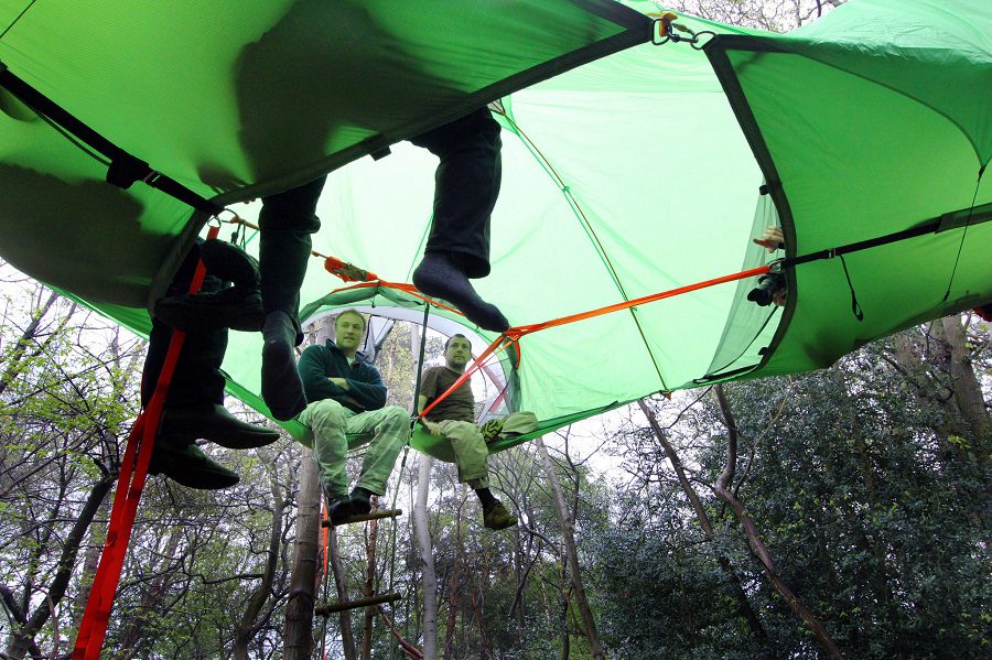 Camping-on-a-Higher-Level-Suspended-Tree-Tent-04