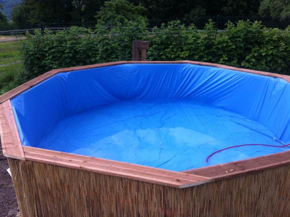 A Beautiful DIY Swimming Pool Created With 10 Pallets 6