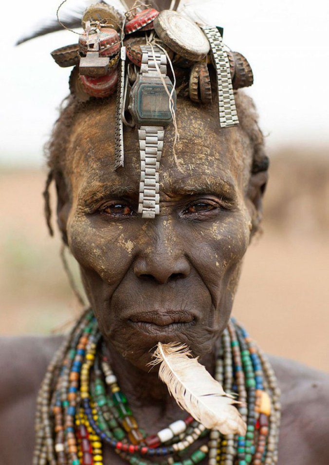 Ethiopian Tribe Turns Rubbish Into Beautiful Jewellery 1