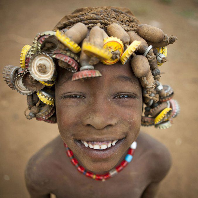 Ethiopian Tribe Turns Rubbish Into Beautiful Jewellery 2