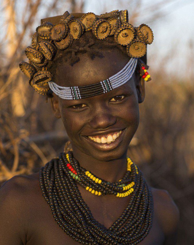 Ethiopian Tribe Turns Rubbish Into Beautiful Jewellery 7