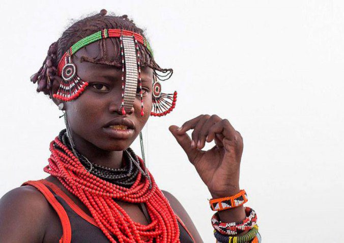 Ethiopian Tribe Turns Rubbish Into Beautiful Jewellery 9