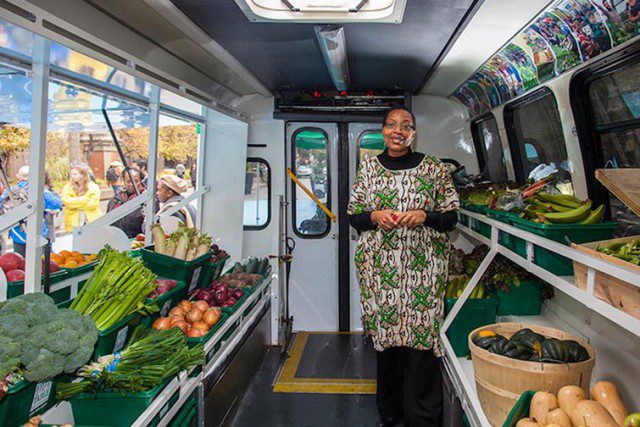 Bus Converted into Mobile Food Market Brings Fresh Produce To Low-Income Neighbourhoods_1