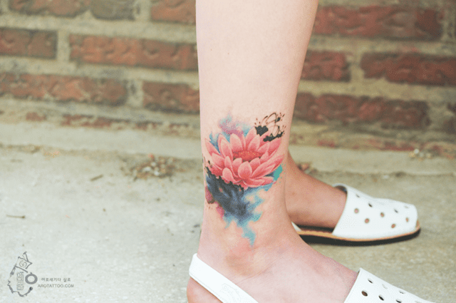 Ethereal Floral Tattoos Mimic Delicate Watercolor Paintings on Skin 7