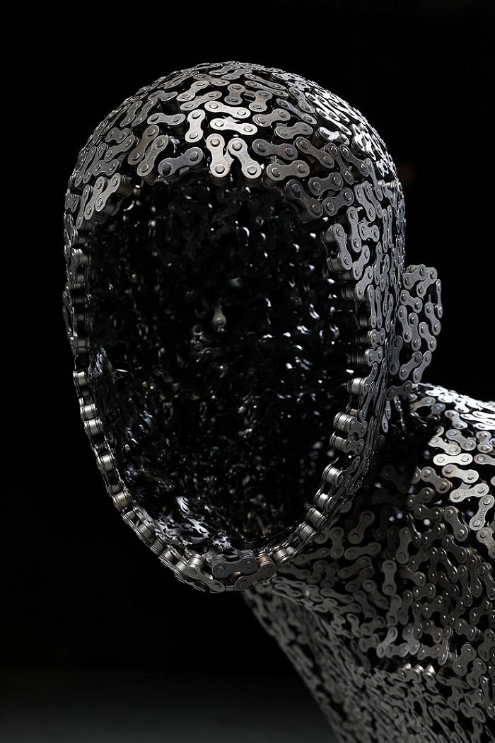 Amazing ArtWorks From Hundreds of Welded Bike Chains