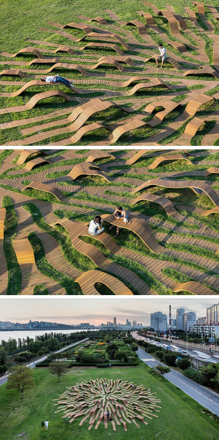 Giant Circle-Shaped Root Bench Structure designed by Yong Ju Lee