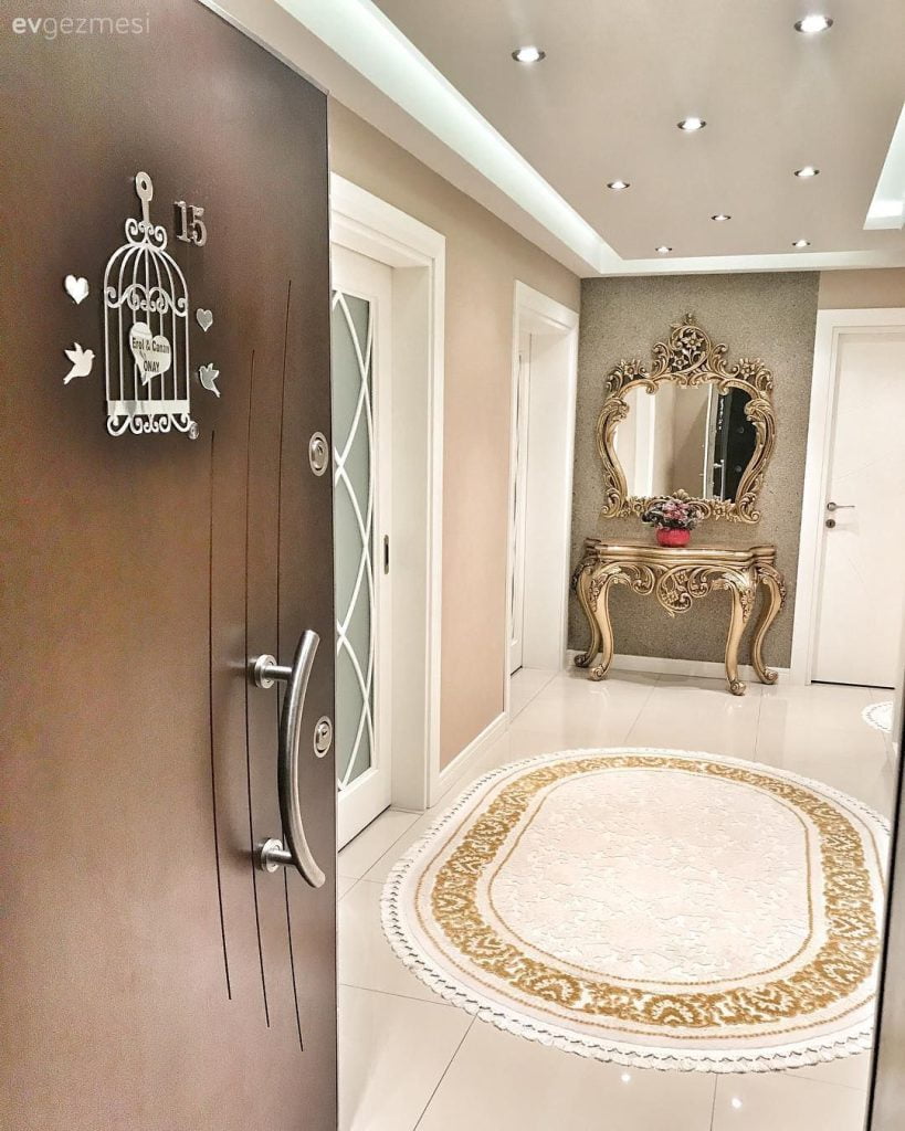 Narrow Long Doorway Decoration iCreatived