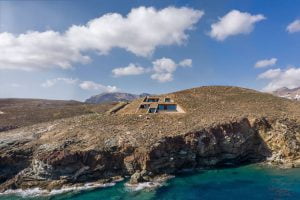 NCaved House on the Sloping Land