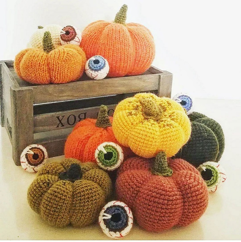 crochet Halloween pumpkins