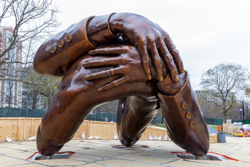 New sculpture of Martin Luther King and his Wife
