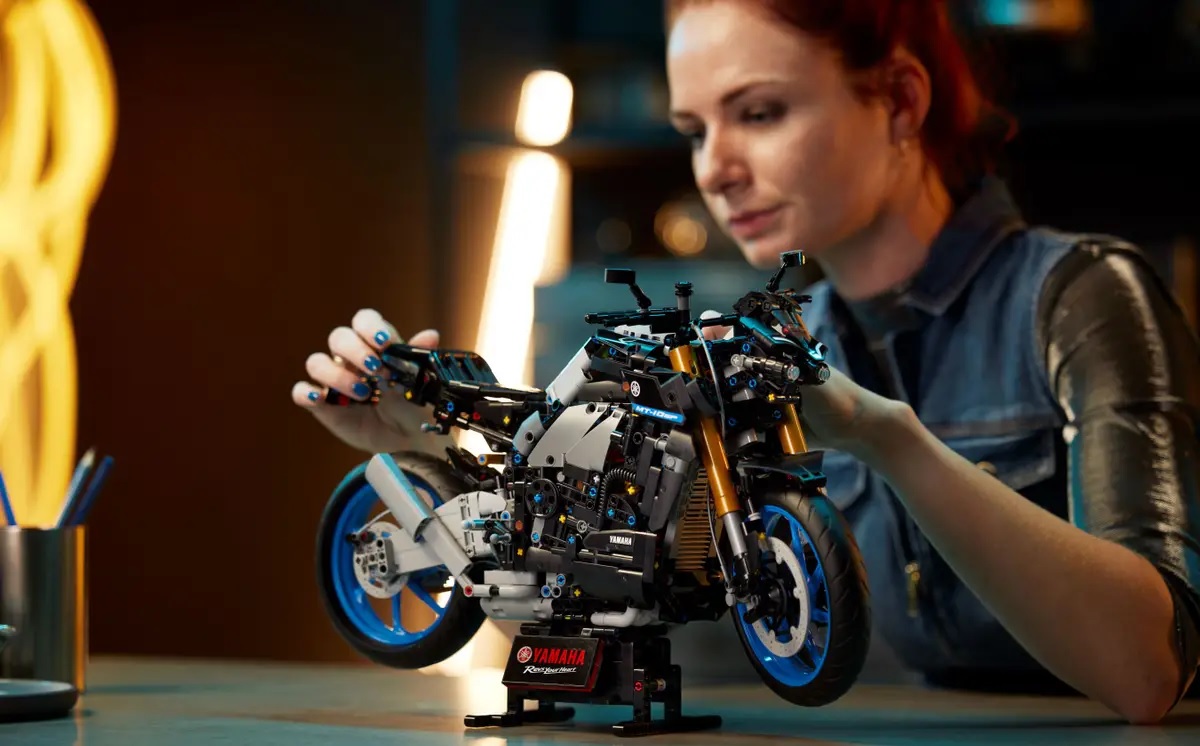 Lego announced the mind-blowing set of Yamaha MT-10 SP for the motorcycle lovers. The set will be on sale on August 1st.