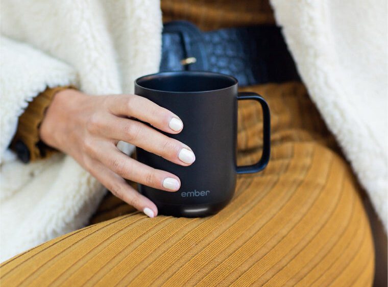 Smart Coffee Mug Keeps Your Drinks Warm