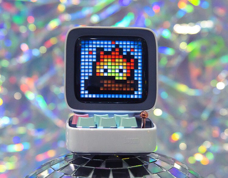 Pixel Art Bluetooth Speaker Provides Awesome Decoration