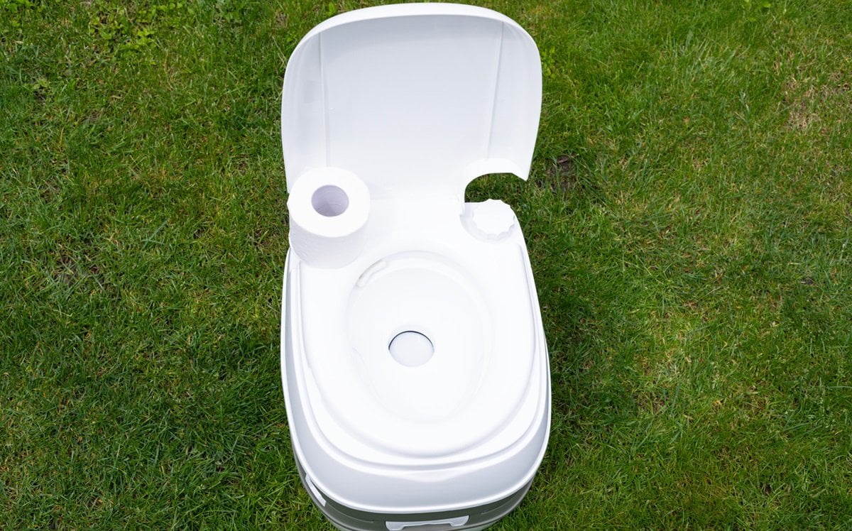 Choosing the right camping toilet can make or break your outdoor adventure. When nature calls and there's no toilet in sight, the discomfort can put a damper on the experience. A good camping toilet ensures convenience and hygiene. In addition, camp toilets make your trip more enjoyable.