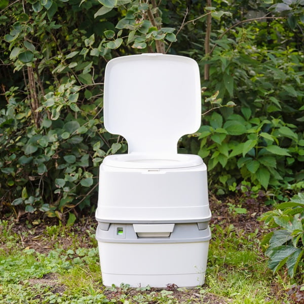 Choosing the right camping toilet can make or break your outdoor adventure. When nature calls and there's no toilet in sight, the discomfort can put a damper on the experience. A good camping toilet ensures convenience and hygiene. In addition, camp toilets make your trip more enjoyable.