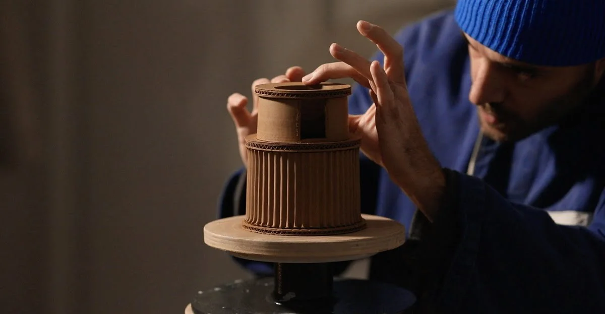 Are you familiar with the French artist Jacques Monneraud? People around the world have been celebrating the artist for his innovative creations made of strikingly cardboard.