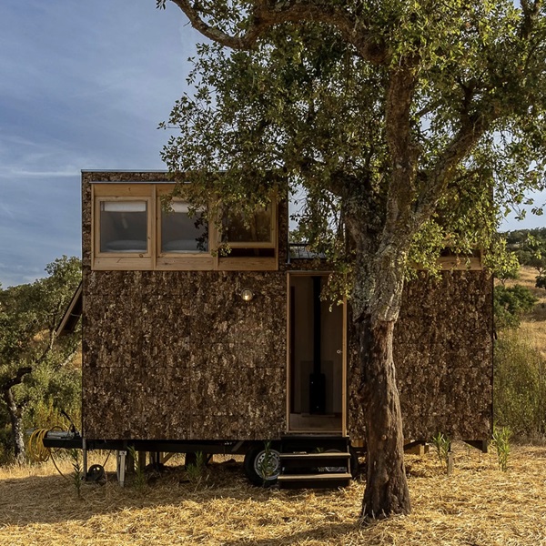 Madeiguincho is a premier Portuguese tiny house manufacturer known for its blend of traditional craftsmanship and modern sustainability