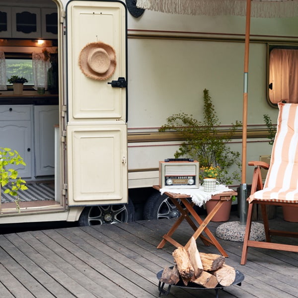 Did you know that the camping in a mobile home trend dates back to the early 20th century, when travelers first began converting wagons and motor vehicles into makeshift homes?