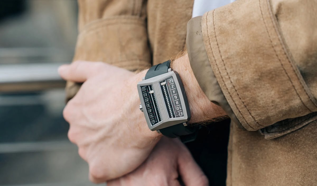 Are you passionate about unusual watch designs? If so, you should check the MECEXP MS10001 TI model. Because you will love this one!