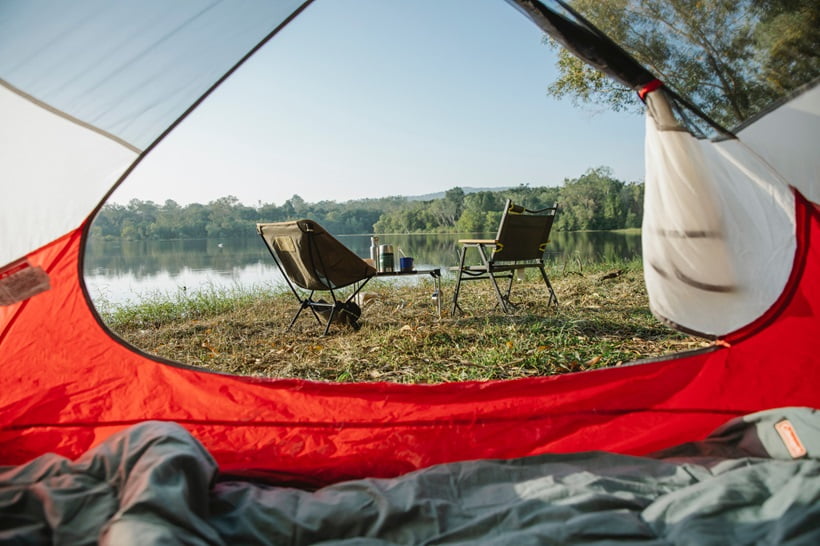 campers near lake