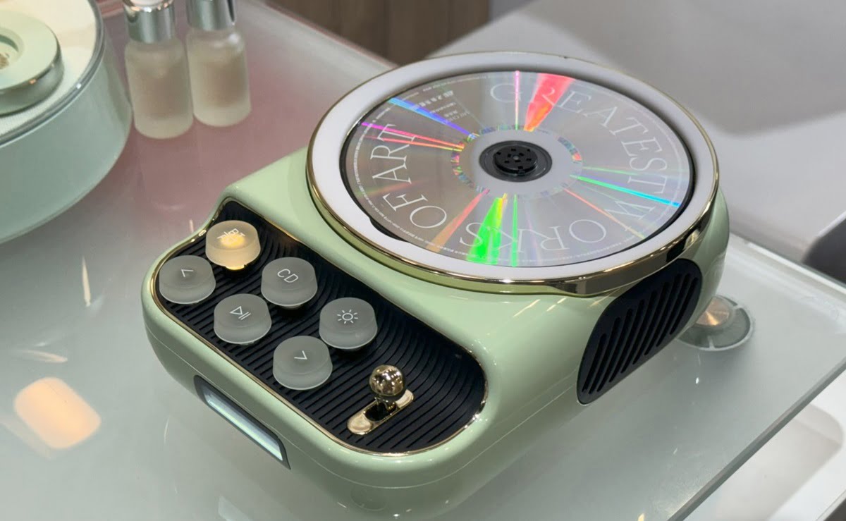 The K8 CD player from Semetor blends nostalgia with modern functionality. It is a standout choice for music lovers.