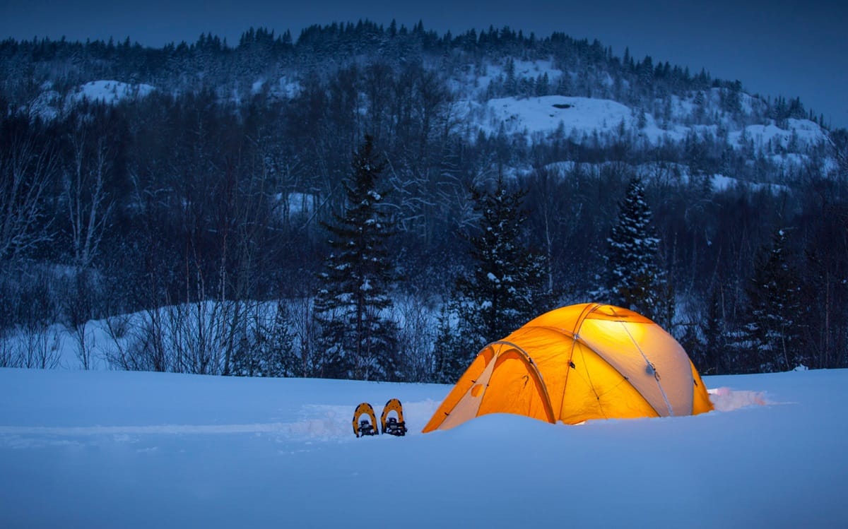 Properly equipping yourself with the must-have winter camping gear ensures that your outdoor experience is both enjoyable and safe, no matter how cold it gets.