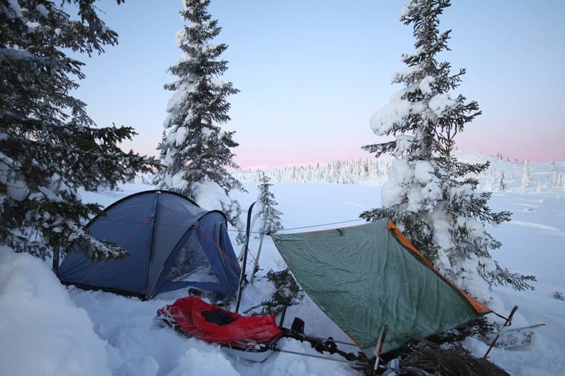 Properly equipping yourself with the must-have winter camping gear ensures that your outdoor experience is both enjoyable and safe, no matter how cold it gets.