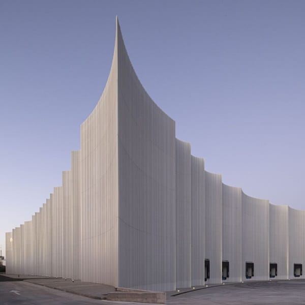 The Mayoral New Warehouse Logistics Center is a state-of-the-art facility that exemplifies cutting-edge design, efficiency, and environmental responsibility.