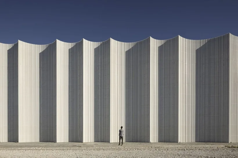 The Mayoral New Warehouse Logistics Center is a state-of-the-art facility that exemplifies cutting-edge design, efficiency, and environmental responsibility.