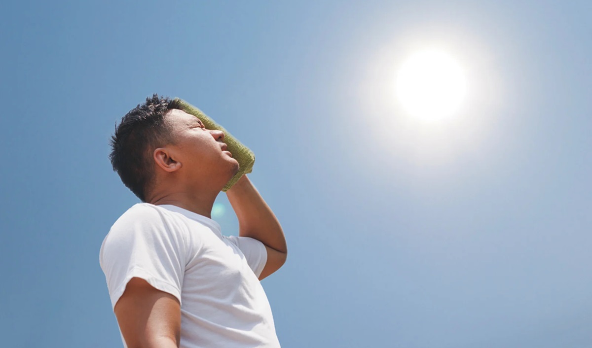 As a hiker, you should know how to treat heat stroke, especially on challenging trails. Click here to learn everything you need to know.
