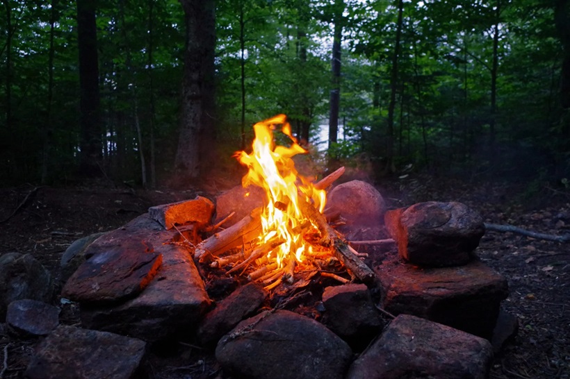 campfire buıilt around stones