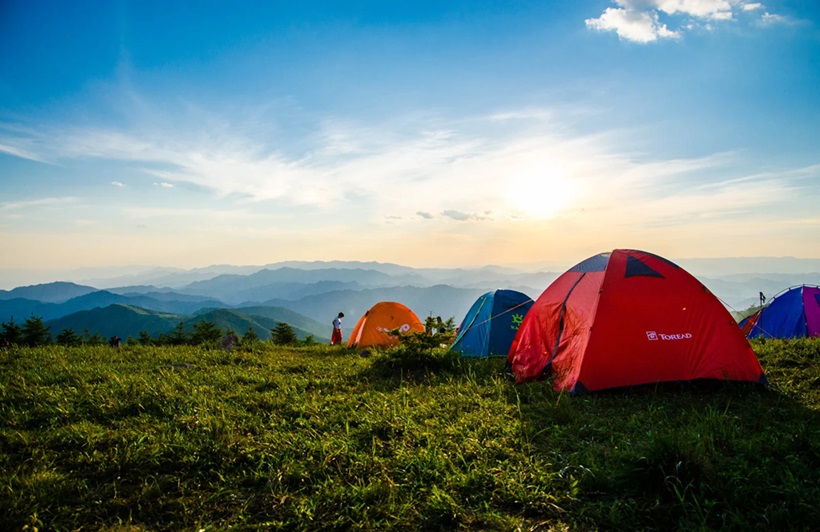 Mountain camping offers a thrilling escape into nature. It invites adventurers to explore rugged landscapes and tranquil peaks. 