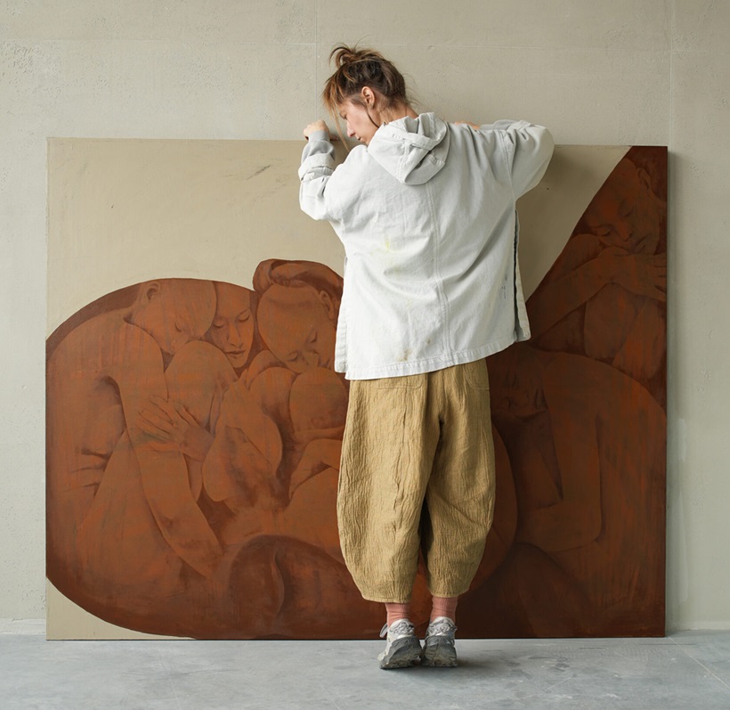 Pon Arsher is a self-taught Moldovan artist whose emotionally charged artworks have captivated global audiences through social media.