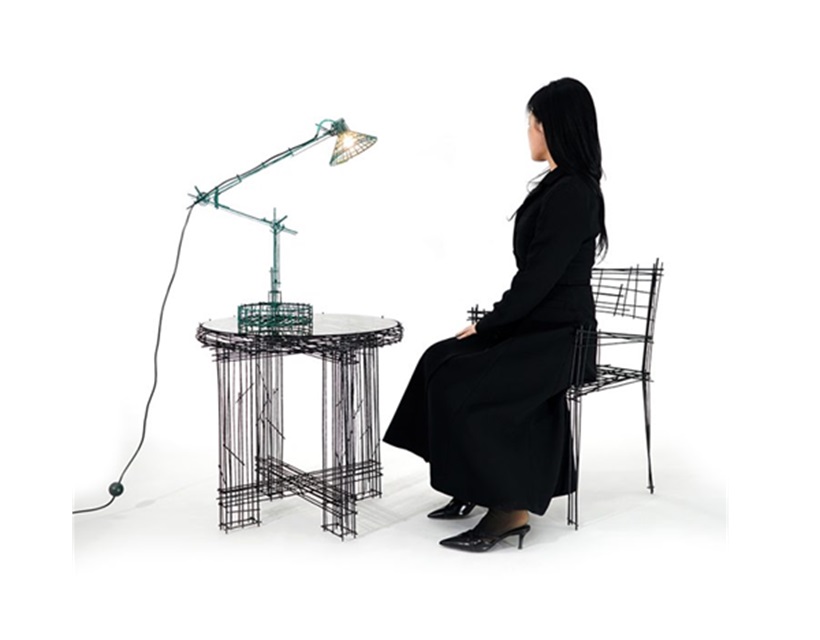 To bring her sketches to life, Jinil Park works primarily with steel wire in various gauges to mimic the thickness, waviness, and texture